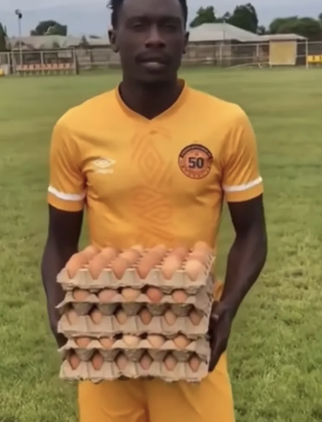 荣获当场最佳球员，奖品是四盒鸡蛋